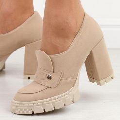 Beżowe nubuk Polskie mokasyny damskie na słupku, loafersy Deoni D207k. Brązowe mokasyny damskie Deoni, z nubiku, bez obcasa. Za 299.00 zł.