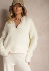 Jasnobeżowy Sweter z Wełną o Krótkim Kroju z Trójkątnym Dekoltem Savandoria. Brązowe swetry klasyczne damskie Renee, na zimę, z wełny, bez kołnierzyka. Za 149.99 zł.