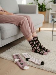 Długie skarpety 3 pack - wielobarwny. Skarpetki damskie Sinsay, bez wzorów. Za 12.99 zł.