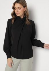 Czarna Elegancka Bluzka ze Stójką Danera. Czarne bluzki damskie Born2be, m, bez wzorów, z jeansu, eleganckie, bez kołnierzyka, bez ramiączek. Za 99.99 zł.