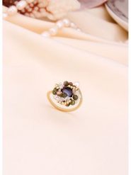 L'Atelier de Gaia Pozłacany pierścionek z perłą i cyrkoniami rozmiar: onesize. Różowe pierścionki damskie L'Atelier de Gaia, z cyrkonią, pozłacane. Za 113.36 zł.