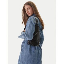 Plecak Guess. Czarne plecaki Guess, z aplikacjami. Za 279.99 zł.