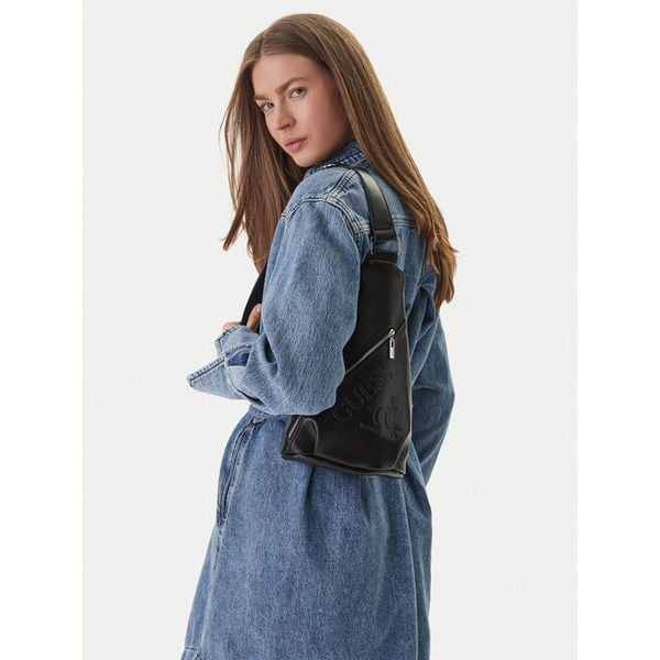 Plecak Guess. Czarne plecaki Guess, z aplikacjami. Za 269.99 zł.