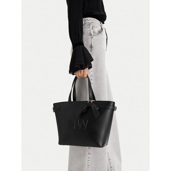 Torebka Nine West. Czarne torebki klasyczne damskie Nine West, bez dodatków. Za 166.99 zł.