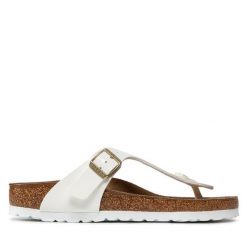 Japonki Birkenstock. Białe klapki damskie Birkenstock, bez wzorów, bez obcasa, bez zapięcia. Za 449.99 zł.