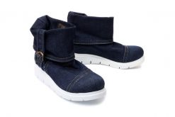 LANQIER 41C258 jeans, botki damskie. Niebieskie botki damskie Lanqier, z jeansu, bez obcasa, bez zapięcia. Za 134.95 zł.