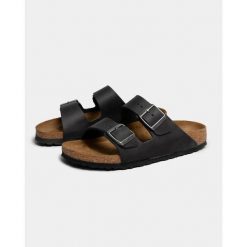 Klapki Birkenstock 552113. Czarne klapki damskie Birkenstock, bez wzorów, z materiału, bez obcasa, bez zapięcia. Za 549.75 zł.