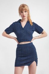Sweter damski z krótkim rękawem Khloe SAMSØE SAMSØE. Swetry klasyczne damskie Samsøe & Samsøe, m, bez kołnierzyka. W wyprzedaży za 299.50 zł.
