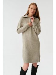 TATUUM Sukienka dzianinowa w kolorze beżowym rozmiar: L. Brązowe sukienki damskie TATUUM, bez wzorów, z dzianiny, bez ramiączek. Za 127.05 zł.