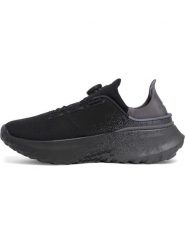 Under Armour Buty w kolorze czarno-szarym do biegania rozmiar: 45. Czarne obuwie sportowe damskie Under Armour, z materiału, bez zapięcia, do biegania. Za 379.99 zł.