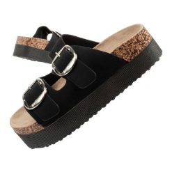 Klapki Lee Cooper LCW-25-35-3493L czarne. Czarne klapki damskie bez wzorów, z materiału, bez obcasa, na platformie, bez zapięcia. Za 212.19 zł.