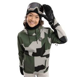 Kurtka snowboardowa damska W1-W Snowy. Zielone kurtki damskie SIROKO, bez wzorów, z softshellu, bez kaptura. W wyprzedaży za 298.00 zł.
