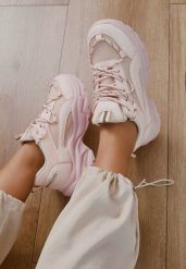 Różowe Sneakersy na Tłoczonej Podeszwie z Ozdobnym Sznurowaniem i Wstawkami z Siateczki Xerxia. Czerwone obuwie sportowe damskie Born2be, bez zapięcia. Za 84.99 zł.