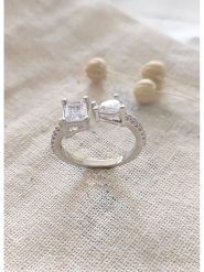 Atelier MIU Pozłacany pierścionek z cyrkoniami rozmiar: onesize. Szare pierścionki damskie atelier MIU, z cyrkonią, pozłacane. Za 70.24 zł.