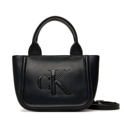 Torebka Calvin Klein. Czarne torebki klasyczne damskie Calvin Klein, bez dodatków. Za 319.99 zł.