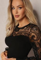 Czarna Bluzka z Bawełny Ozdobiona Koronkową Wstawką w Ażurowy Wzór Rafoilla. Czarne bluzki damskie Renee, s, w ażurowe wzory, z bawełny, bez kołnierzyka, bez ramiączek. Za 49.99 zł.