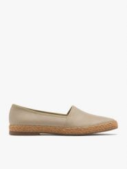 Beżowe espadryle damskie. Brązowe espadryle damskie Ryłko, bez wzorów, ze skóry, bez obcasa, na płaskiej podeszwie. W wyprzedaży za 179.99 zł.