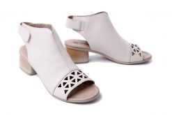 RIEKER REMONTE R8772-60 beige, sandały damskie. Brązowe sandały damskie Rieker Remonte, w ażurowe wzory, bez obcasa, na obcasie, bez zapięcia. Za 251.93 zł.