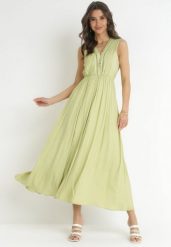 Zielona Wiskozowa Sukienka Maxi z Gumką w Pasie i Ozdobnym Dekoltem Nashira. Zielone sukienki damskie Born2be, bez wzorów, z wiskozy, bez ramiączek. Za 229.99 zł.