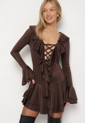 Brązowa Taliowana Sukienka Zdobiona Falbankami Tiraneda. Brązowe sukienki damskie Born2be, z aplikacjami, eleganckie, bez ramiączek. Za 149.99 zł.