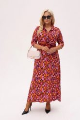 Koszulowa sukienka Lola o długości MAXI z geometrycznym printem w odcieniach różu i pomarańczy PLUS SIZE XXL OVERSIZE JESIEŃ. Czerwone sukienki damskie Moda Size Plus Iwanek, bez wzorów, z materiału, biznesowe, bez ramiączek. Za 329.90 zł.