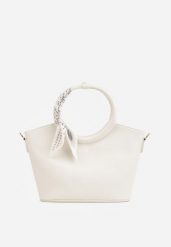 Biała Torebka Shopper z Paskiem i Okrągłymi Rączkami Zdobionymi Chustą Kassone. Białe shopper bag Renee, z aplikacjami, z jeansu, na ramię, bez dodatków. Za 119.99 zł.