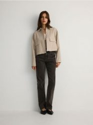 Jeansy straight z wysokim stanem - szary. Szare jeansy damskie Reserved, z podwyższonym stanem. W wyprzedaży za 79.99 zł.