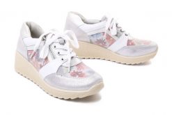 ARTIKER RELAKS 46C2126 kwiatowy, półbuty, sneakersy damskie. Półbuty damskie Artiker Relaks, bez wzorów, ze skóry, bez obcasa, na koturnie, bez zapięcia. Za 113.94 zł.