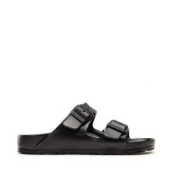 Klapki Birkenstock. Czarne klapki damskie Birkenstock, bez wzorów, bez obcasa, bez zapięcia. Za 209.99 zł.