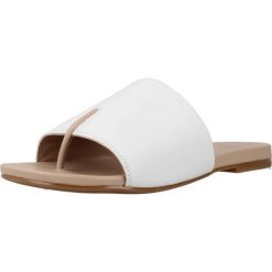 Sandały UNISA CACHO 23 NS Biały. Białe sandały damskie Unisa, bez wzorów, ze skóry, bez obcasa, bez zapięcia. Za 252.99 zł.