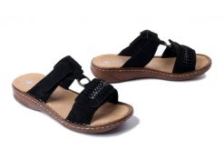 RIEKER V2839-00 black, klapki damskie. Czarne klapki damskie Rieker, bez wzorów, bez obcasa, bez zapięcia. Za 223.93 zł.