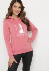 Różowa Bluza Dzianinowa z Kapturem i Nadrukiem Jubida. Czerwone bluzy damskie Born2be, l, z aplikacjami, z dzianiny, z kapturem. Za 84.99 zł.