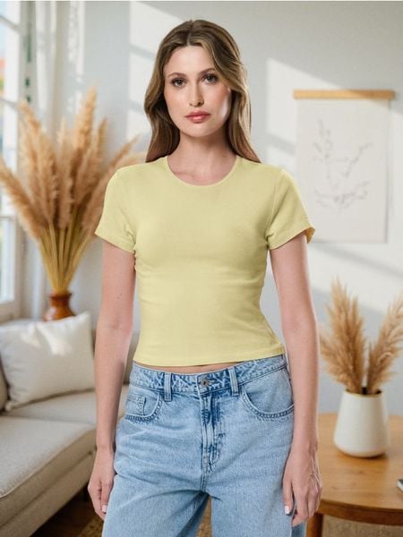 Bawełniana koszulka z krótkim rękawem - żółty. Żółte koszulki damskie Sinsay, l, bez wzorów, z bawełny, bez kołnierzyka, bez ramiączek. W wyprzedaży za 12.99 zł.