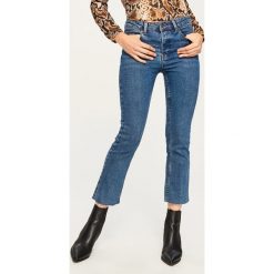 Jeansy z rozkloszowaną nogawką - Niebieski. Niebieskie jeansy damskie Reserved. W wyprzedaży za 59.99 zł.