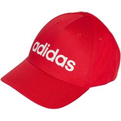 Czapka z daszkiem adidas Daily Cap. Czerwone czapki z daszkiem damskie Adidas, bez wzorów, z materiału. Za 59.00 zł.