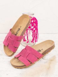 Billowy Skórzane klapki w kolorze różowym rozmiar: 41. Różowe klapki damskie Billowy, bez wzorów, z otwartym noskiem, bez obcasa, bez zapięcia. Za 130.99 zł.