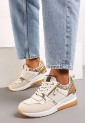 Beżowo-Brązowe Sneakersy na Koturnie z Suwakiem i Ozdobnymi Naszywkami Jelenia. Brązowe obuwie sportowe damskie Born2be, z materiału, bez zapięcia. Za 109.99 zł.