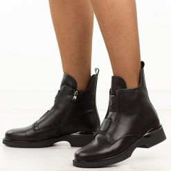 Czarne skórzane botki damskie Filippo Dbt7219/25. Czarne botki damskie Filippo, na jesień, z dzianiny, eleganckie, z okrągłym noskiem, bez obcasa, na płaskiej podeszwie, bez zapięcia. Za 319.00 zł.