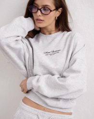 Damska bluza dresowa z okrągłym dekoltem, miękka luźna Script jasnoszary melanż. Szare bluzy damskie Aim'n, xs, bez wzorów, z bawełny, bez kaptura. Za 339.00 zł.