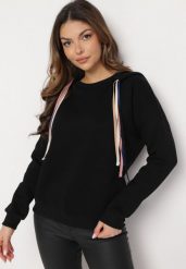 Czarna Bluza z Kapturem i Ozdobnymi Sznurkami Cebele. Czarne bluzy damskie Born2be, z aplikacjami, z bawełny, z kapturem. Za 99.99 zł.