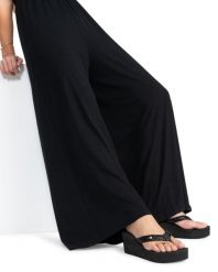 Klapki dla Kobiety MELLIE III Czarny. Czarne klapki damskie Roxy, bez wzorów, z materiału, bez obcasa, bez zapięcia. Za 149.99 zł.