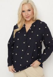 Granatowa Wiskozowa Koszula z Metaliczną Nicią i Haftami w Gwiazdki Xarbia. Niebieskie koszule damskie Born2be, xl, bez wzorów, z jeansu, eleganckie, bez kołnierzyka, bez ramiączek. Za 84.99 zł.