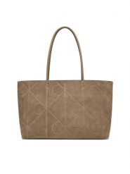 Calvin Klein Torebka Emblem Aop Embossed Suede Tote LV04F3334G Beżowy. Brązowe shopper bag Calvin Klein, bez wzorów, ze skóry, bez dodatków. Za 1,099.00 zł.