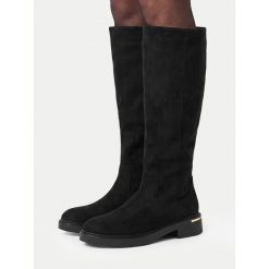 Kozaki Nine West. Czarne kozaki damskie Nine West, bez obcasa, na płaskiej podeszwie, bez zapięcia. Za 299.99 zł.