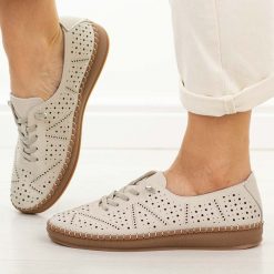 Beżowe ażurowe skórzane półbuty damskie Vinceza 79606. Brązowe półbuty damskie VINCEZA, na jesień, w ażurowe wzory, z jeansu, z okrągłym noskiem, bez obcasa, na płaskiej podeszwie, bez zapięcia. Za 219.00 zł.