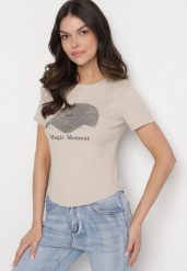 Beżowy T-shirt z Bawełny z Nadrukiem Czapki i Cyrkoniami Penilna. Brązowe t-shirty damskie Born2be, m, bez wzorów, z bawełny, bez kołnierzyka. Za 34.99 zł.