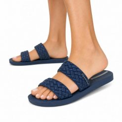 Klapki damskie Ipanema 83243 RENDA II FEM. Niebieskie klapki damskie Ipanema, bez wzorów, z materiału, bez obcasa, bez zapięcia. Za 59.00 zł.
