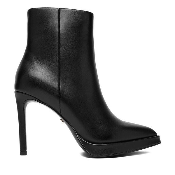 Botki GINO ROSSI. Czarne botki damskie Gino Rossi, bez obcasa, na szpilce, bez zapięcia. Za 499.99 zł.