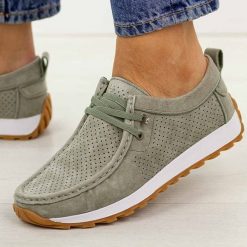 Zielone skórzane mokasyny damskie Jezzi 9772. Zielone mokasyny damskie Jezzi, na jesień, z jeansu, z okrągłym noskiem, bez obcasa. Za 239.00 zł.