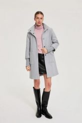 Płaszcz z kołnierzem szary. Szare płaszcze damskie MOODO, l, bez wzorów, z poliesteru, bez kaptura. Za 279.99 zł.